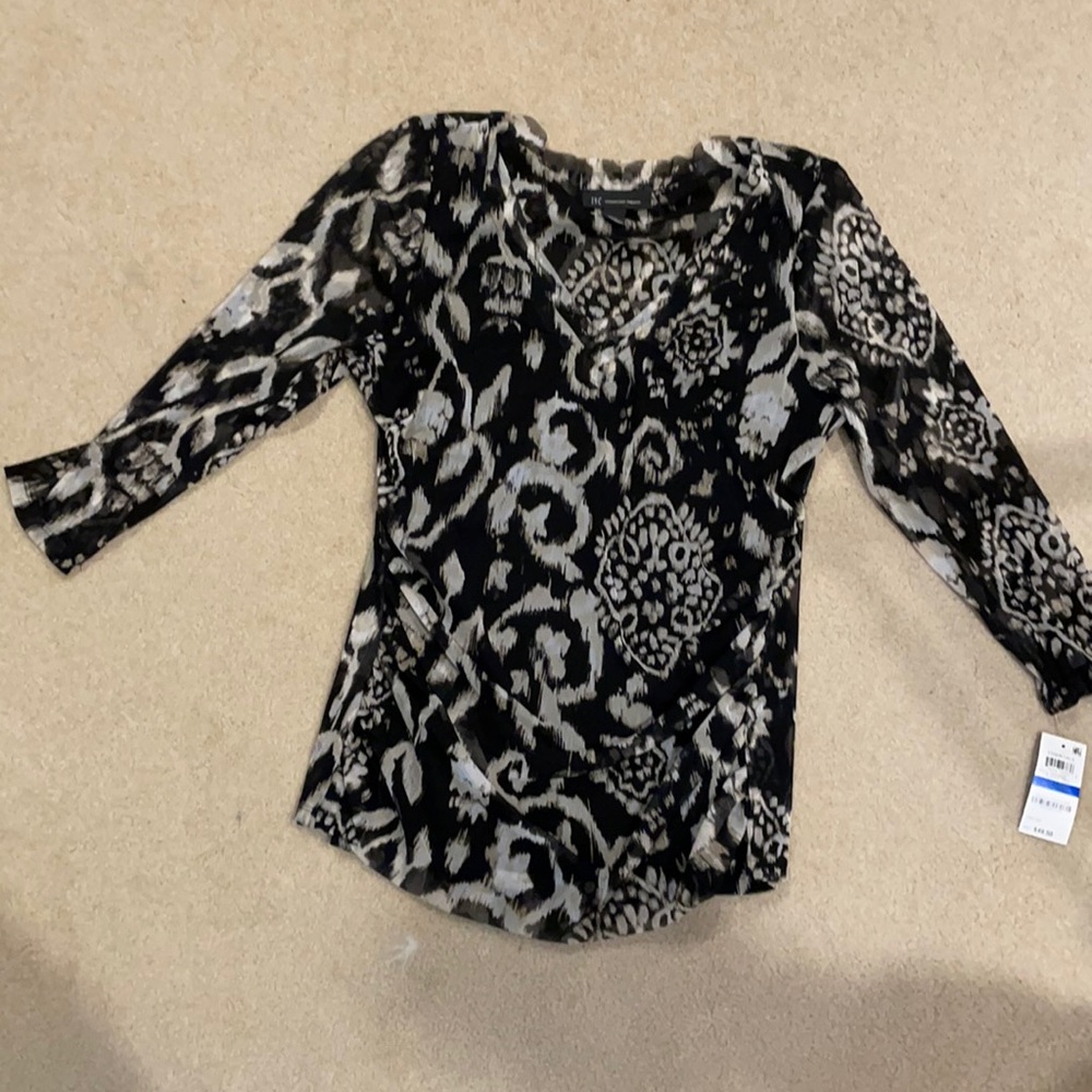 NWT 3/4 sleeve v-neck mesh top-  INC